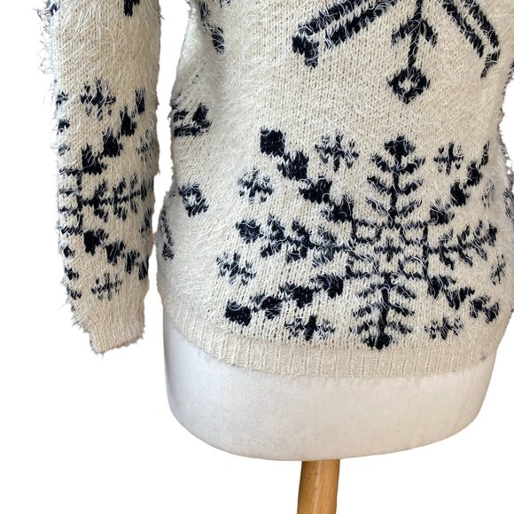 Finn & Clover Snowflake Sweater Cream Blue Fuzzy Holiday Sz M - Picture 10 of 13